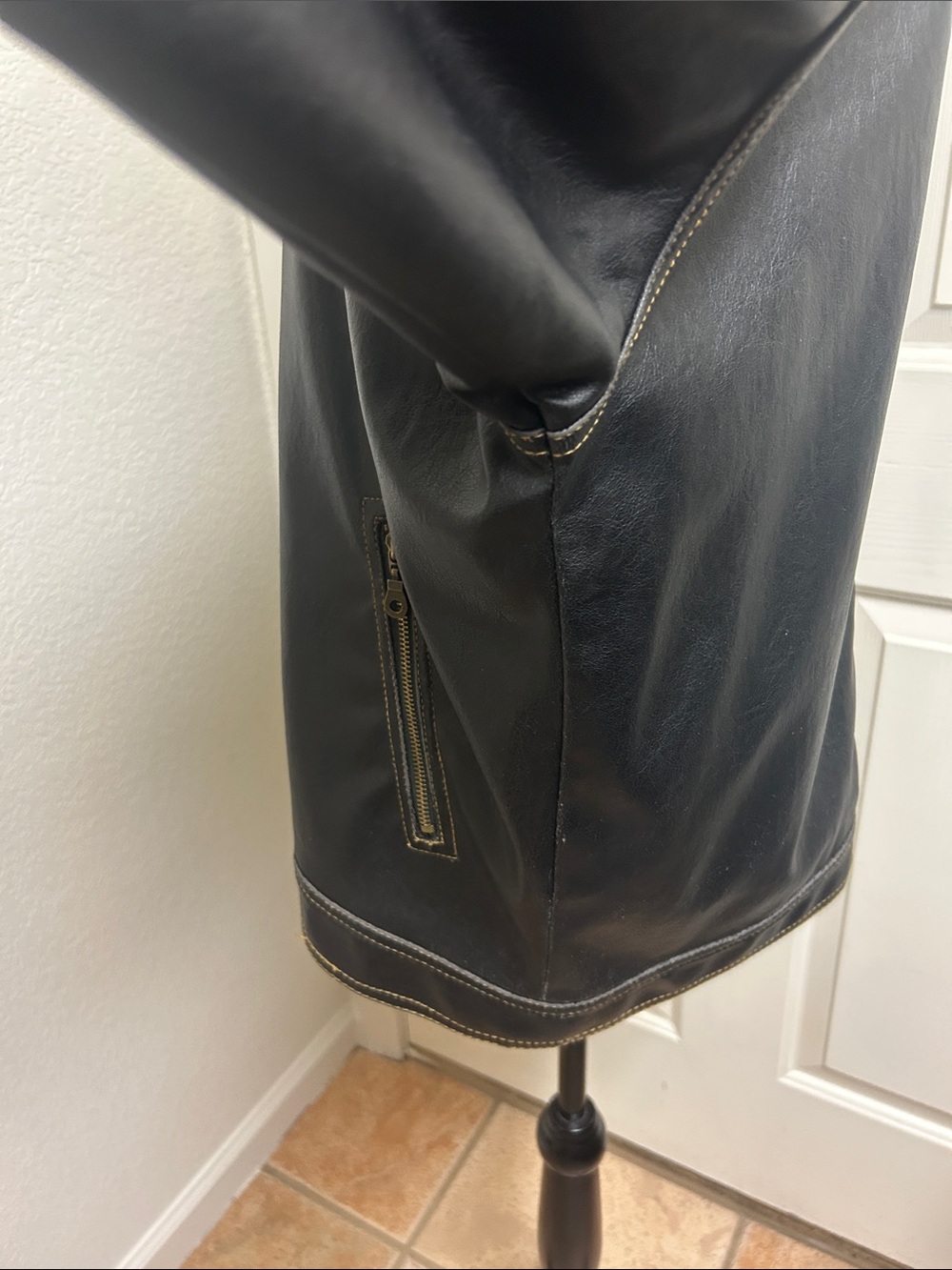 PX Genuine black jacket featuring a minimalist café racer aesthetic. Large - Picture 5 of 13